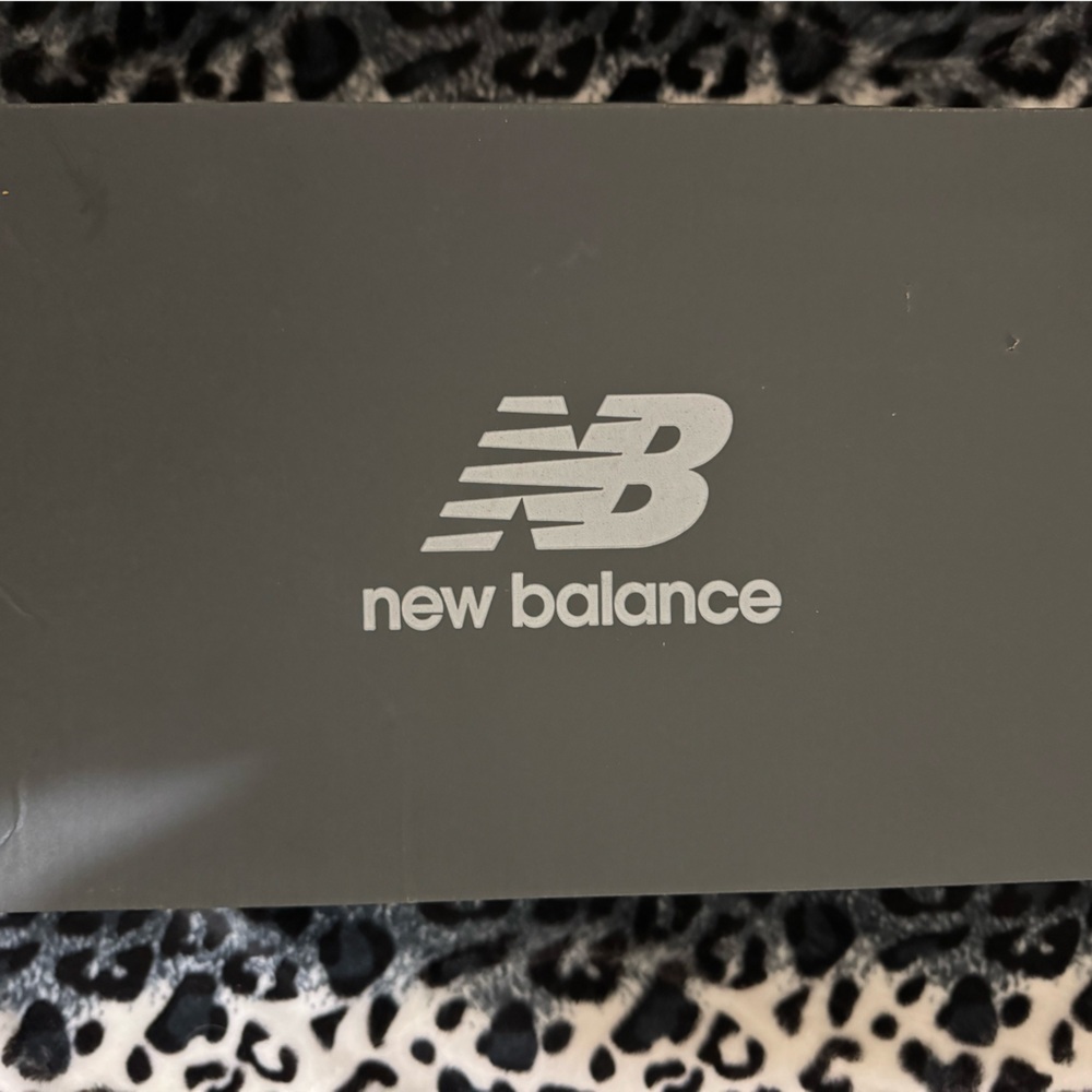 New Balance 1906R
Sz: 7(men) 8.5(women) - Picture 2 of 8